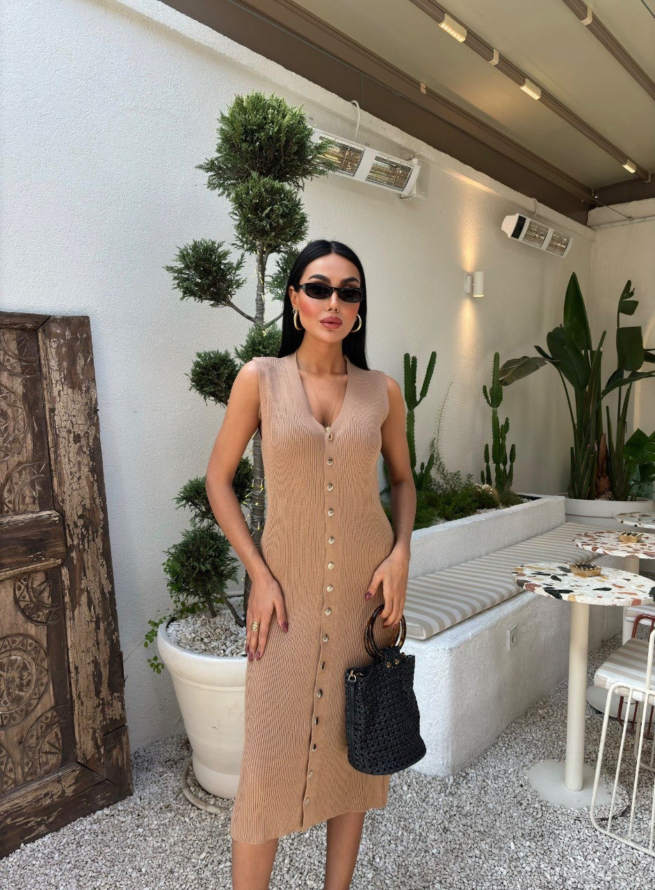Sleeveless knitted dress
