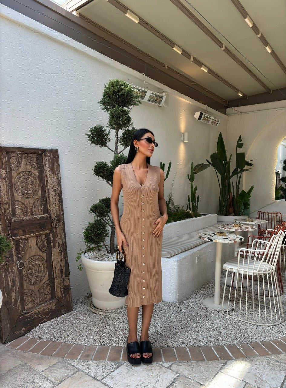 Sleeveless knitted dress